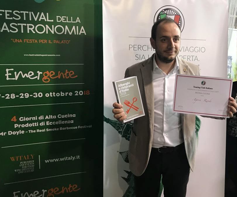 Lo chef Michele Rizzo premiato dal Touring Club - Klichè